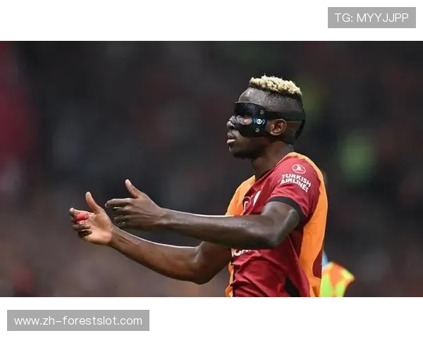 马赛市中心球迷狂欢，庆祝球队紧追榜首